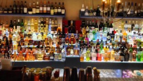 The well-informed bar of DrinkEasy
