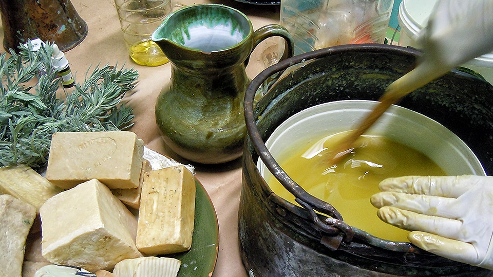 DIY Cretan soap / DIY Cretan soap, with herbs and olive oil