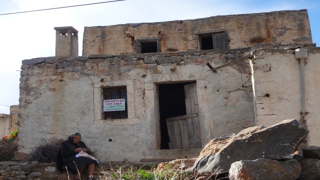 The old stone-built houses of Koudoumalo