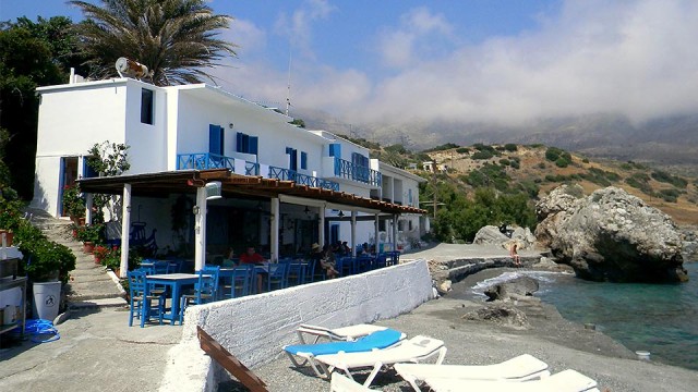 The fish tavern of Agia Foteini: order your food and take a swim while you wait!