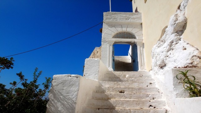 The entrance to the Monastery of Chrissoskalitissa