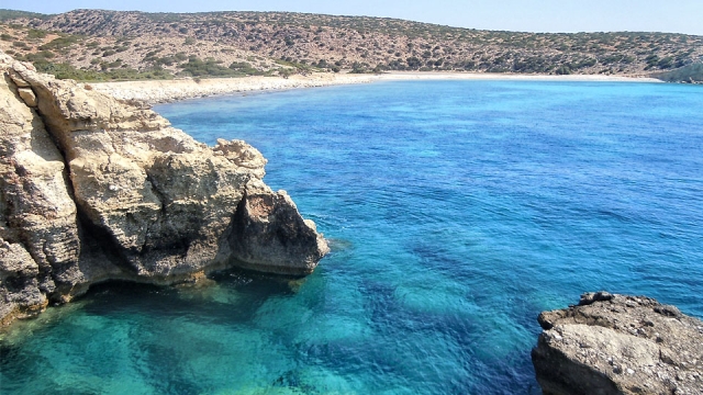 Aπομόνωση, χίπικη ζωή και μαγικές ακρογιαλιές.